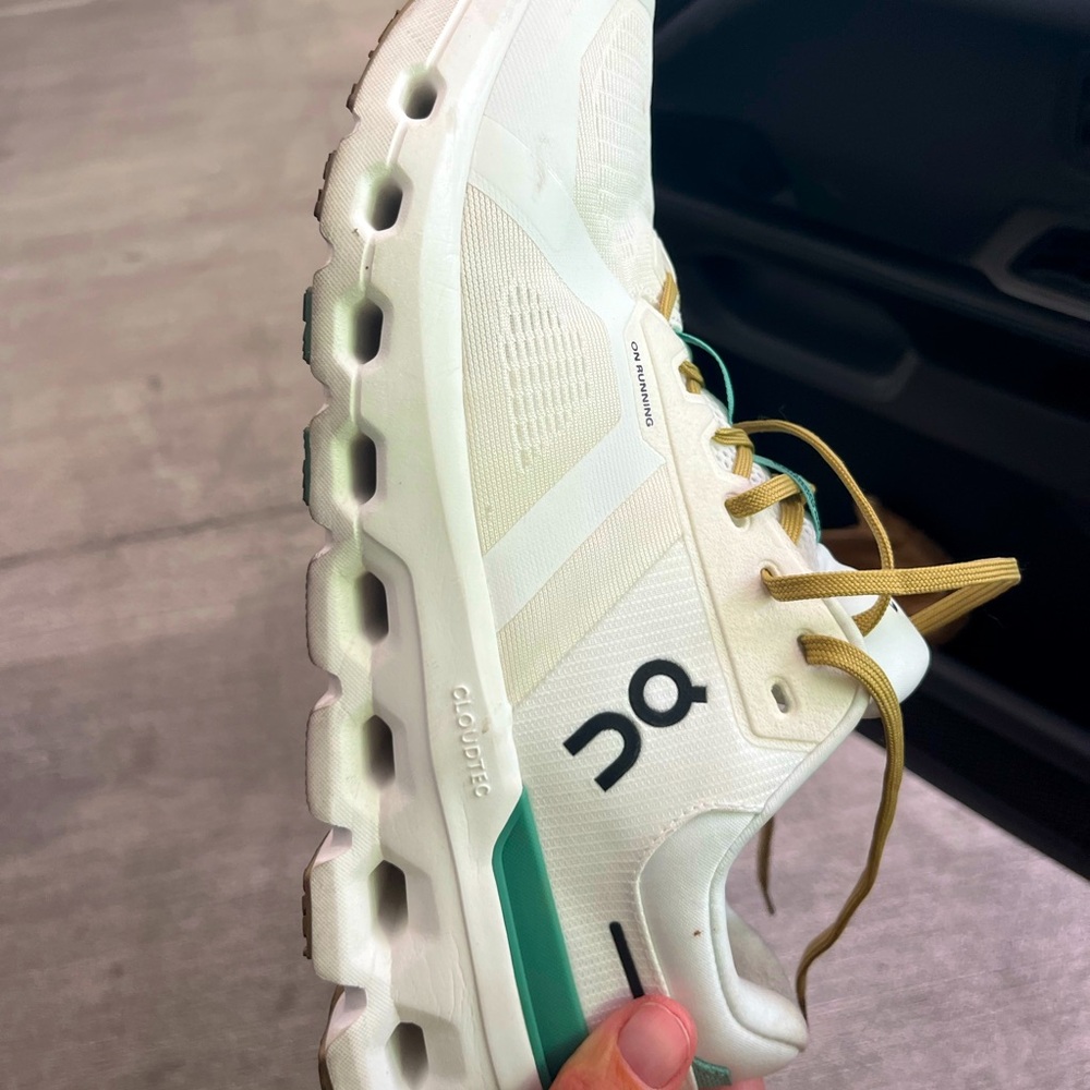 On Women’s Cloudrunner 2